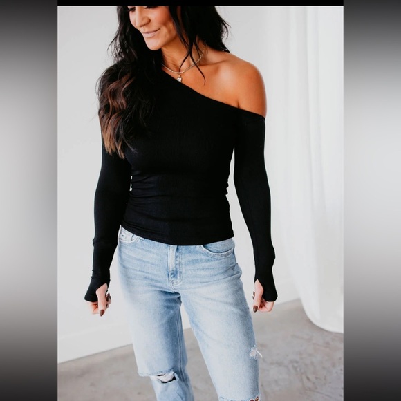 Olivaceous Sweaters - OLIVACEOUS Off The Shoulder Top Long Sleeve  Black Womens Size Large